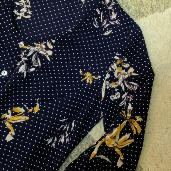 3/$15🍎Crop Tie-Front Blouse - Size M - Picture 3 of 8